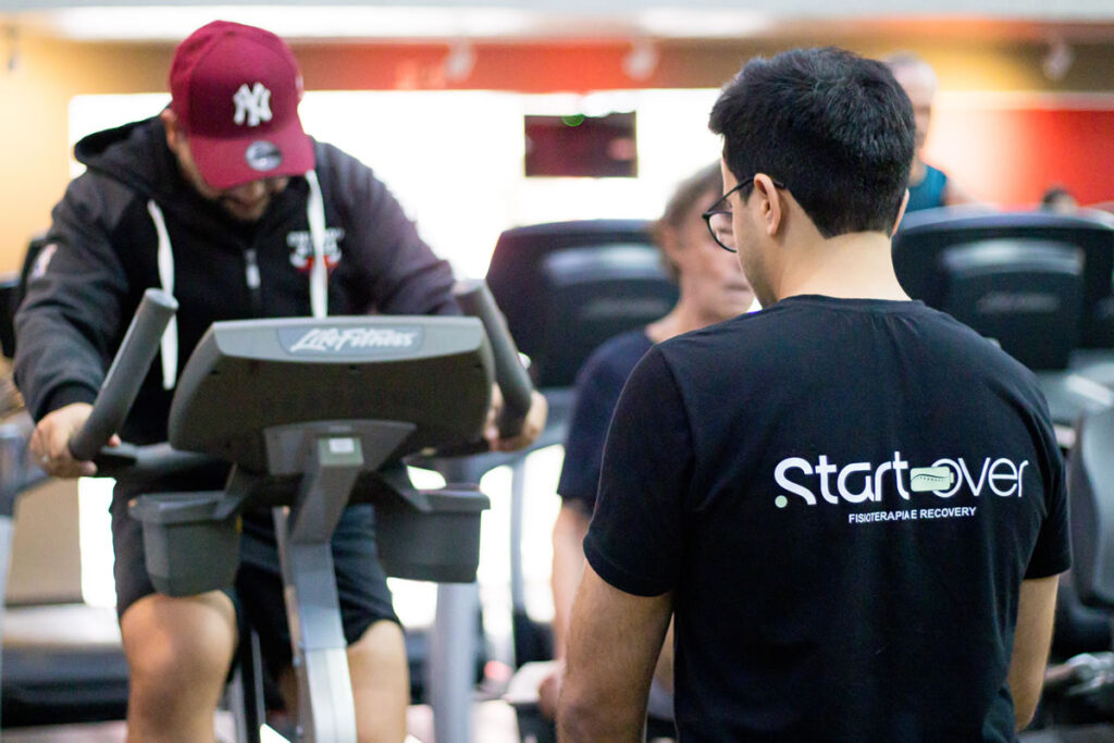 A Analogia do Personal Trainer da Reabilitação Um Guia Sob Medida